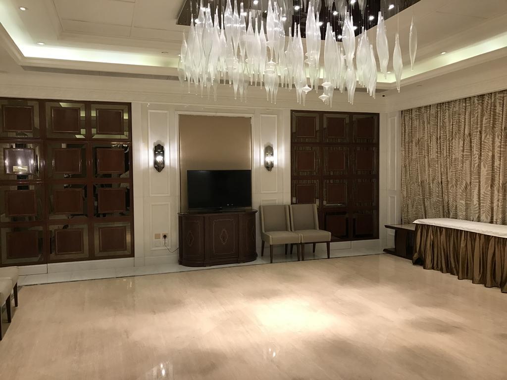 Incredible Chinese Luxury Apartment *