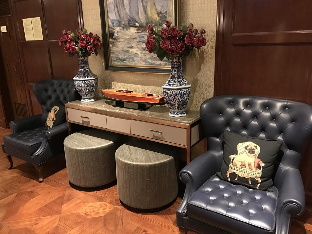 Incredible Chinese Luxury Apartment *